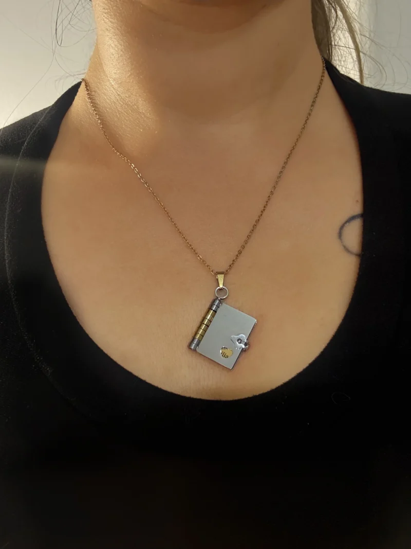 COLLAR LIBRO PERSONALIZADO