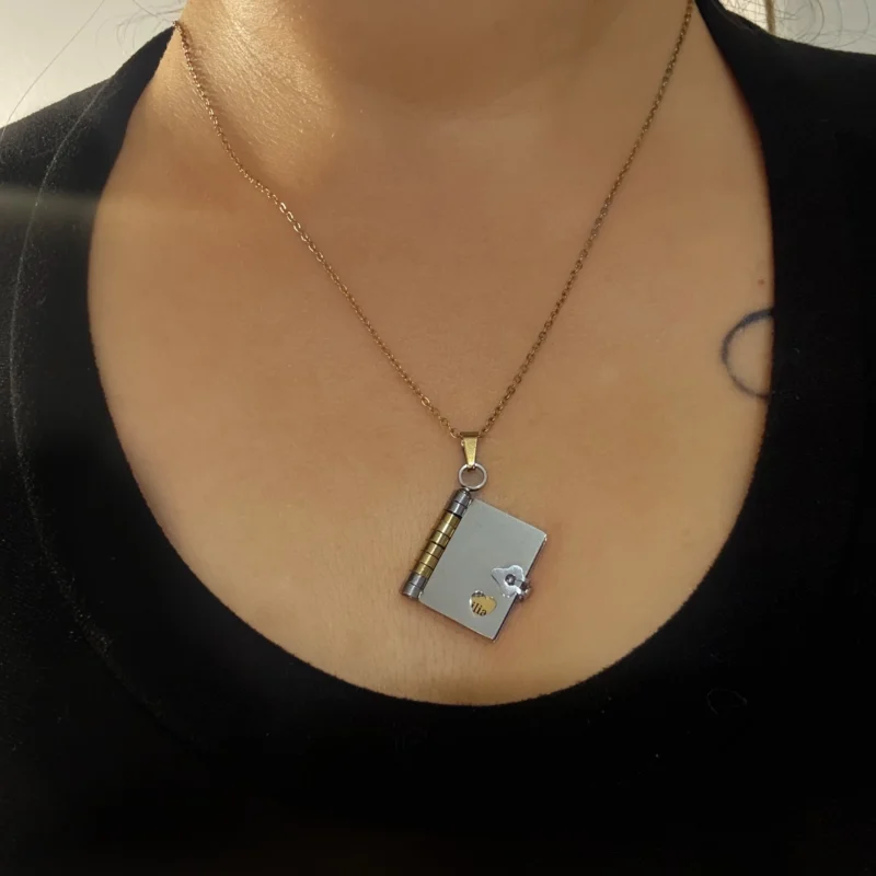 COLLAR LIBRO PERSONALIZADO