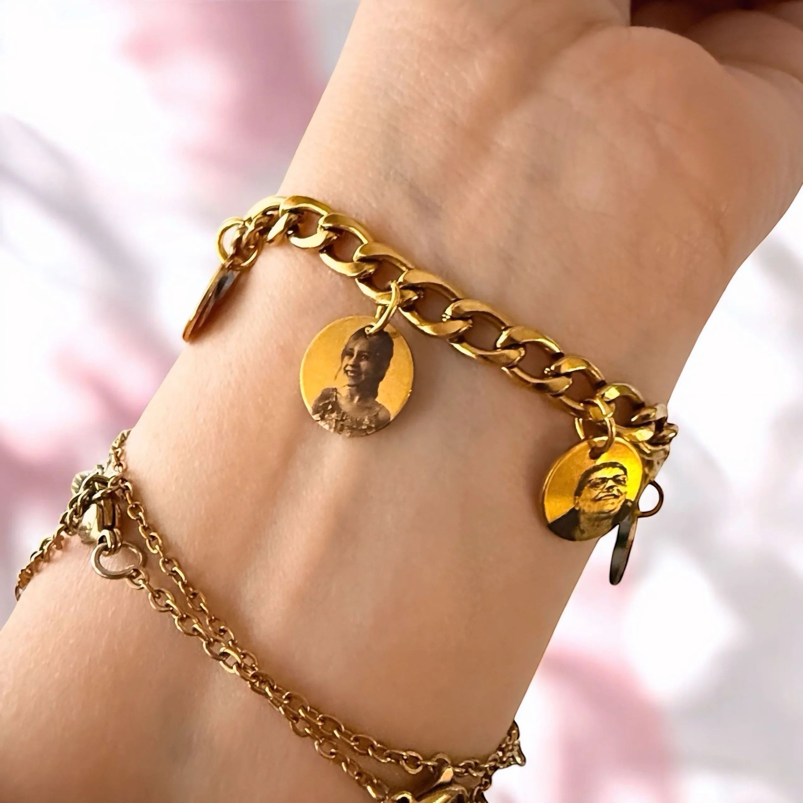 pulsera con dije foto